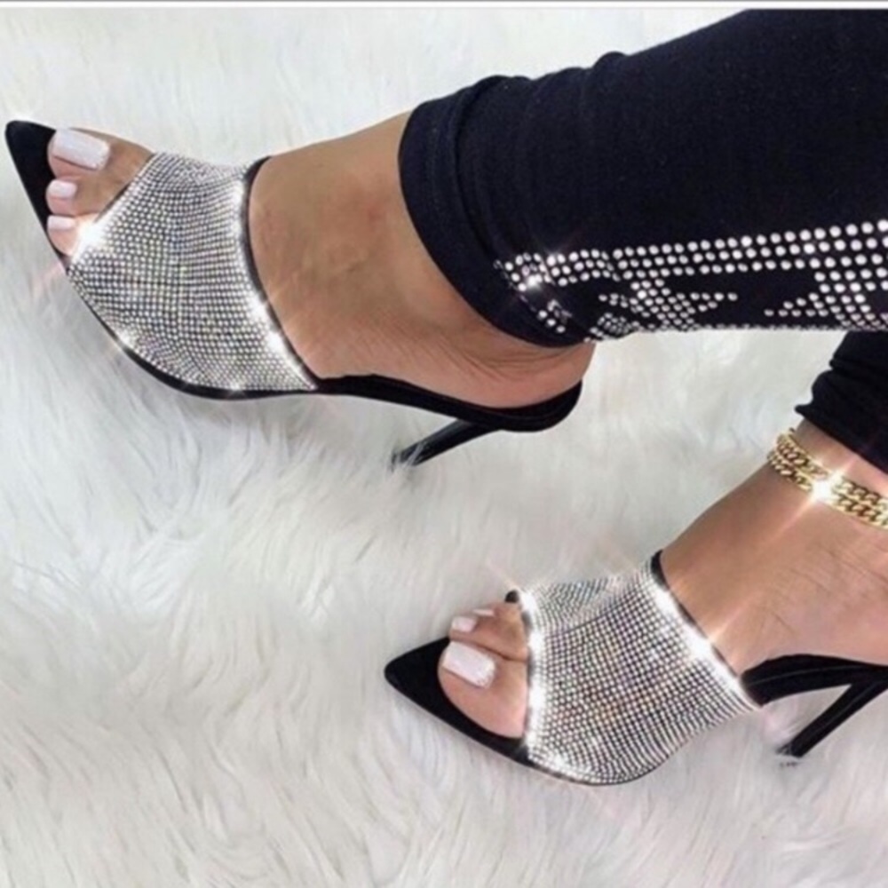 🔥New 6, 6.5 Left 🔥Black Rhinestone Mules.